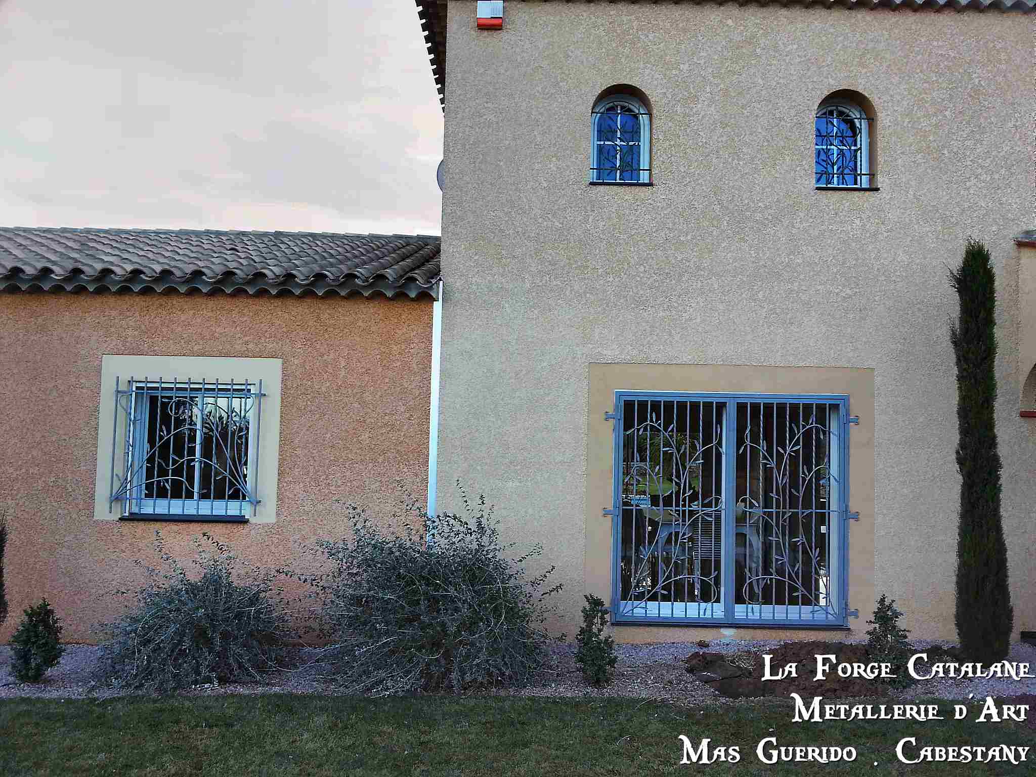 Grille protection type provencal rameau olivier travail chaud 14 forge catalane.jpg